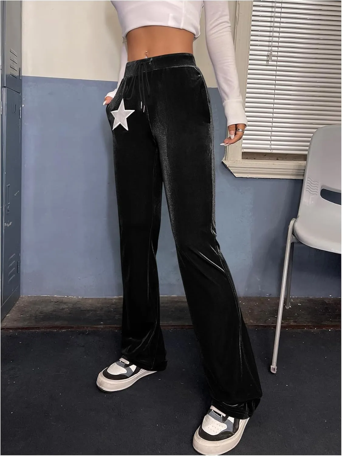 Verdusa Women's Drawstring Waist Flare Leg Velvet Pants with Pocket