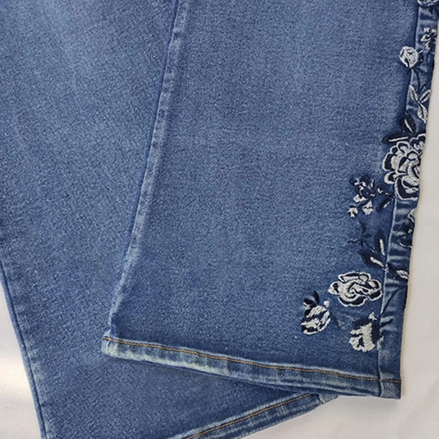 Women Retro Jeans High Waisted with Pocket Slim Fit Boot Cut Jeans for Women Flower Embroidered Jeans Trousers